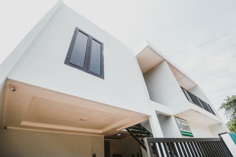 Hotel Reddoorz @ Limo Depok Esterno foto